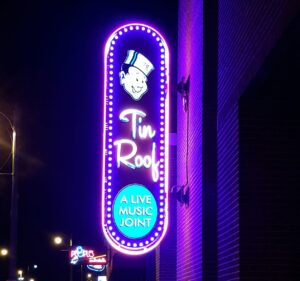 Tin Roof neon bar sign Nashville